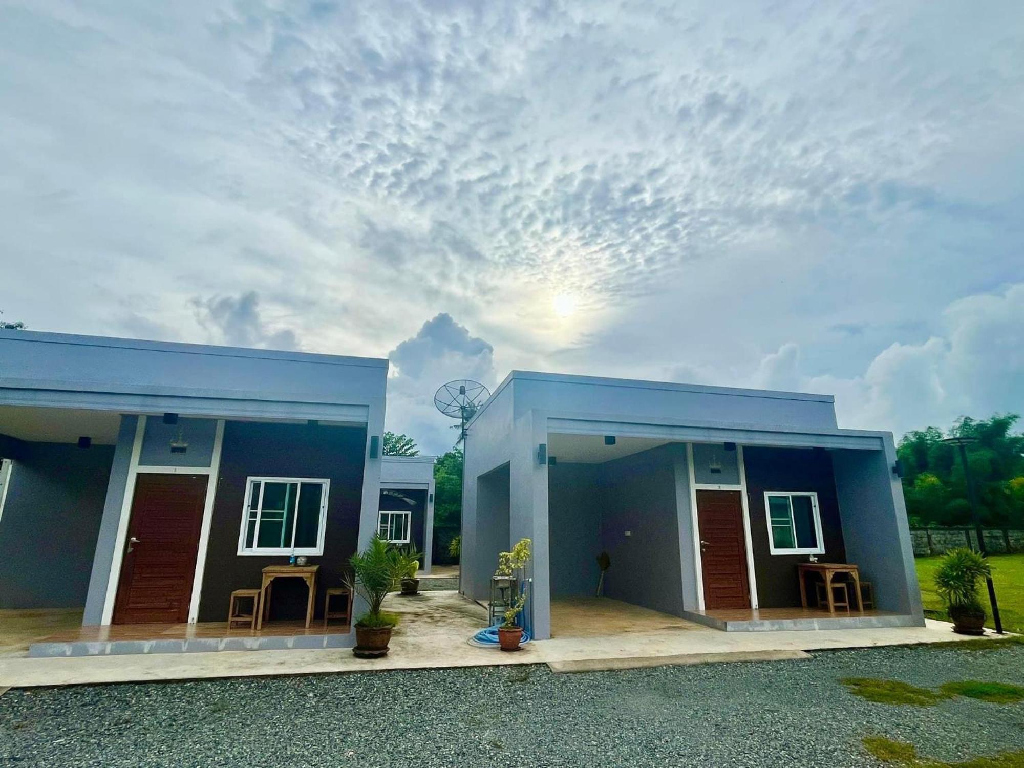 แหลมงอบเฮาส์ Laemngob House Villa Exterior foto